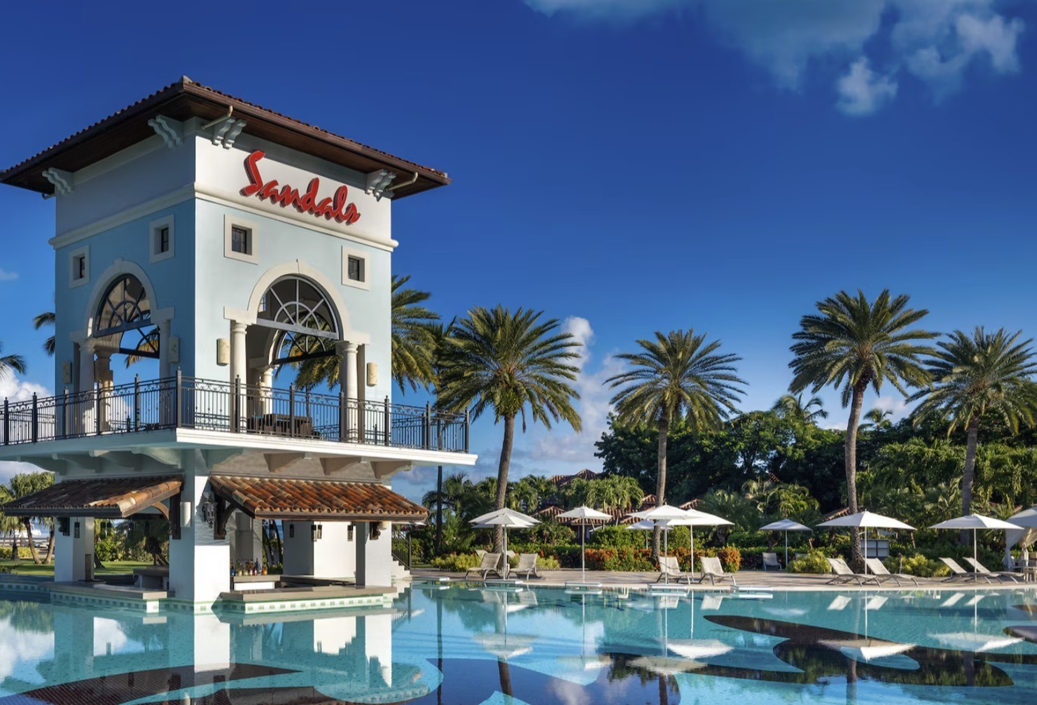 Sandals Antigua: Enjoy the sun and relax in the breathtaking beauty of beaches and luxury.